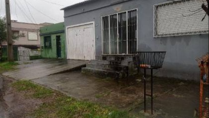 Casa com 4 quartos, 3 banheiros e 1 vaga de garagem