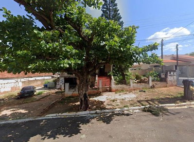 Terreno com Casa em Péssimo Estado de Conservação