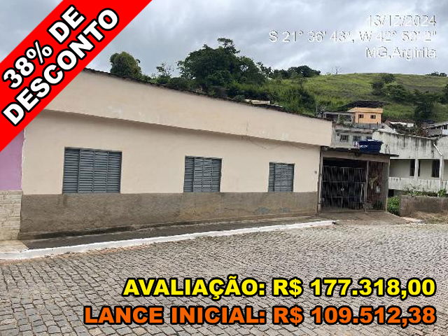 Casa com 4 quartos, 1 banheiro, sala, cozinha e 1 vaga