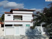 Sobrado de 282m² com 4 quartos e 2 banheiros