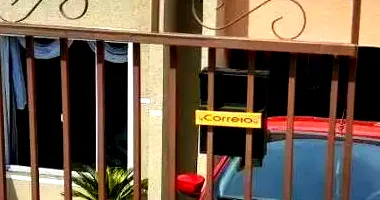 Casa ocupada com 1 vaga e 44m² de área construída