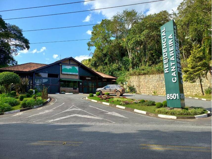 Casa em condomínio com 307m², 1400m² de terreno, ocupada