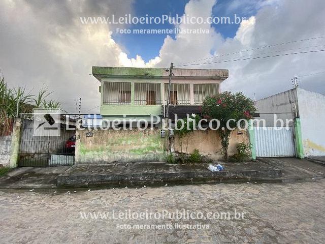 Casa com 2 quartos, 1 banheiro, 1 vaga e 77m² privativos