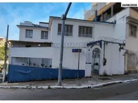Prédio residencial com 6 quartos e 336,69m²