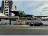Casa com 410m² construídos, ocupada, em Adrianópolis