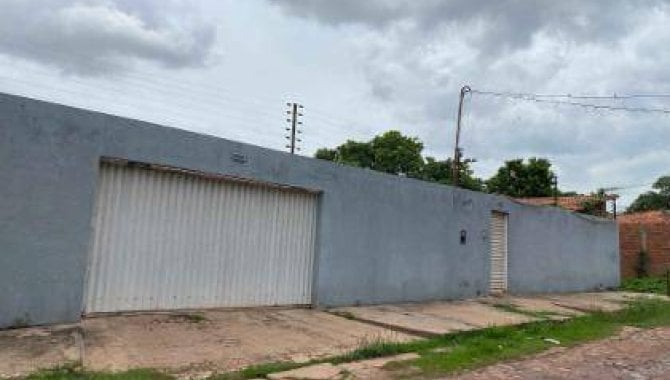Casa com 2 quartos e 3 banheiros, 132 m², ocupada
