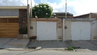 Casa com 2 quartos, 2 banheiros, 2 vagas e 83,75m² construída