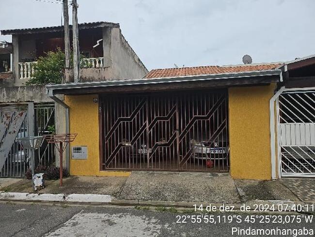 Casa com 3 quartos, 1 banheiro, vaga de garagem e 121,68m² privativos