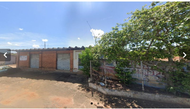 Imóvel Comercial com Escritório e Garagens em Pratápolis