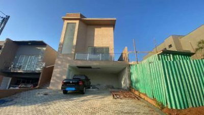 Casa Ocupada com 247,88m² de Área Construída em Condomínio