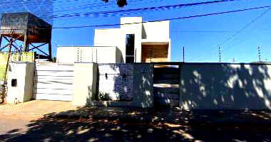 Casa com 220m² de área construída em Poconé/MT