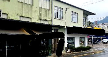 Imóvel com 5 unidades e 2 lojas em Rio do Sul