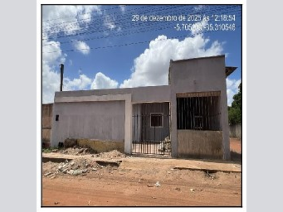 Casa com 2 Quartos e 200m² de Terreno em Extremoz - Ocupada