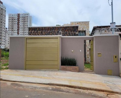 Casa com 201m², 2 banheiros e 1 vaga de garagem