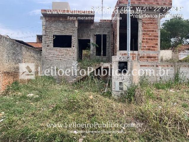 Casa aconchegante com 50m² e terreno de 126m² em ótimo estado