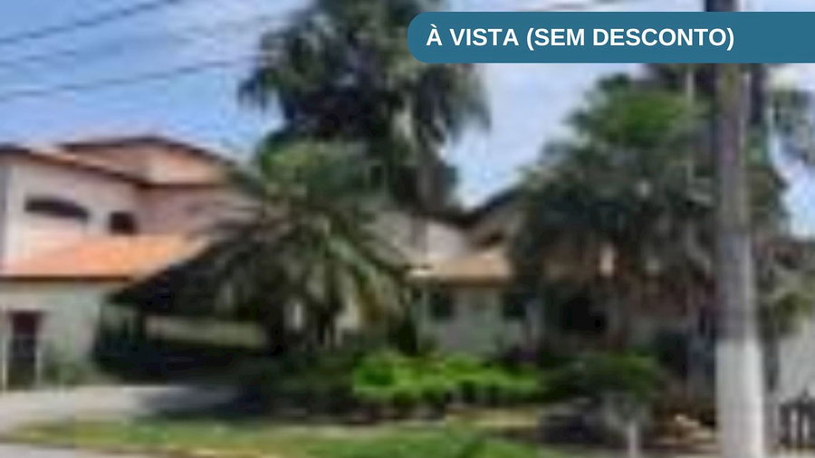 Casa de Condomínio com 438m² de Área Construída