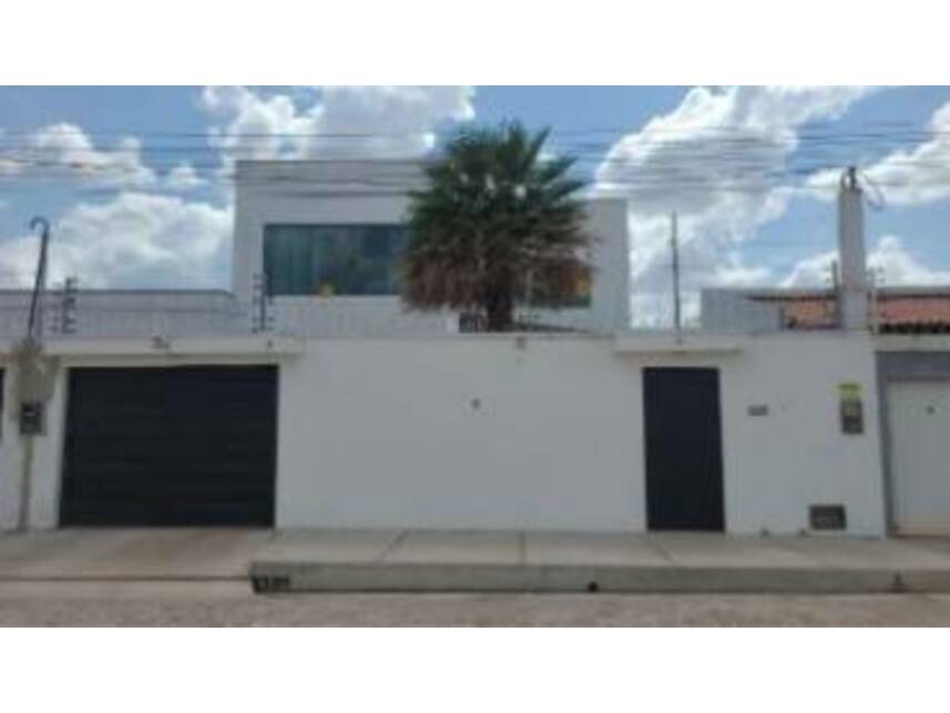 Casa com 1 vaga de garagem, 260m² construídos, ocupada