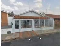 Casa ocupada com 95,76 m² construídos