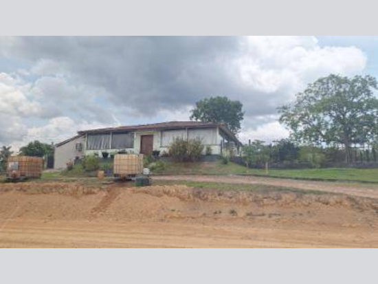 Casa Ocupada em Condomínio com 333m² de Área Privativa