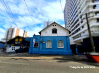 Casa e galpão em Joinville com terreno de 450m²