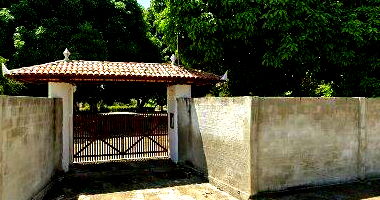 Terreno com casa, deck e piscina em Aquiraz/CE