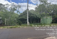 Terreno urbano 480m² com casa de madeira em Carazinho/RS