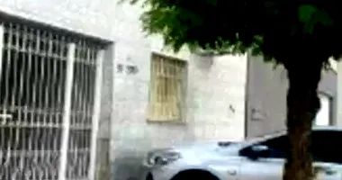 Casa com 155,40m² de terreno e 128,50m² construída, ocupada