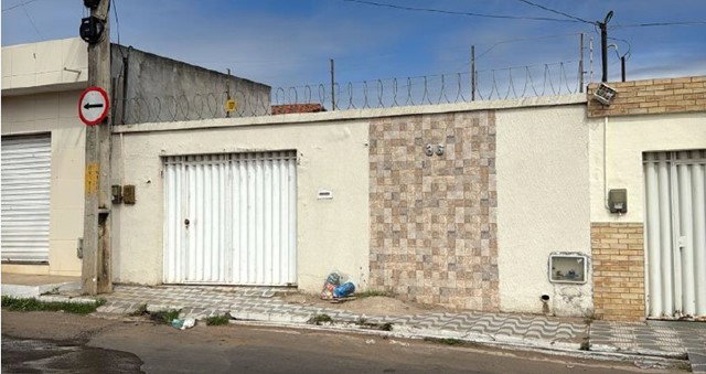 Casa residencial em Juazeiro do Norte com 3 quartos e área construída