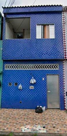Casa em Guarujá com 4 construções geminadas