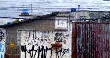 Casa padrão com 250m² terreno e 125m² construída, imóvel ocupado