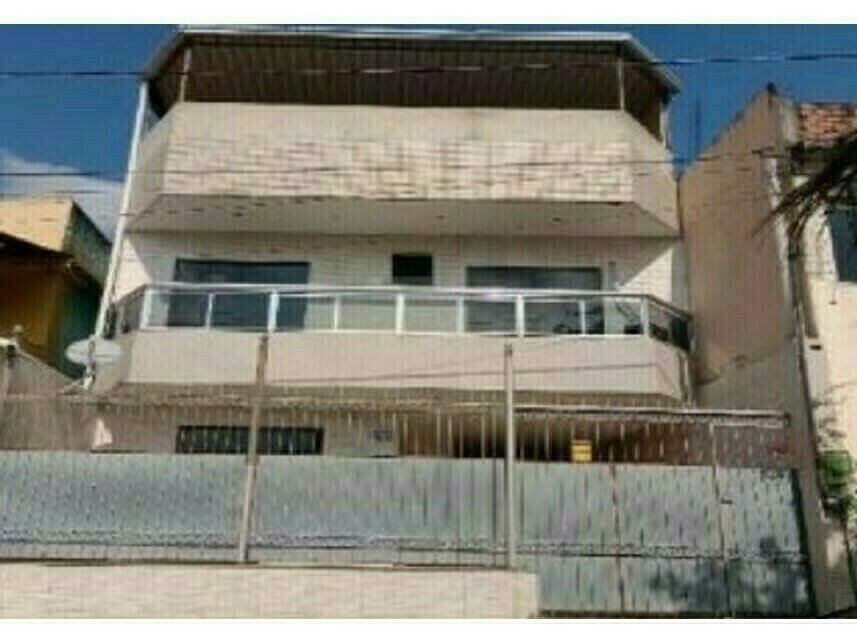 Casa em leilão com 322m² de área construída