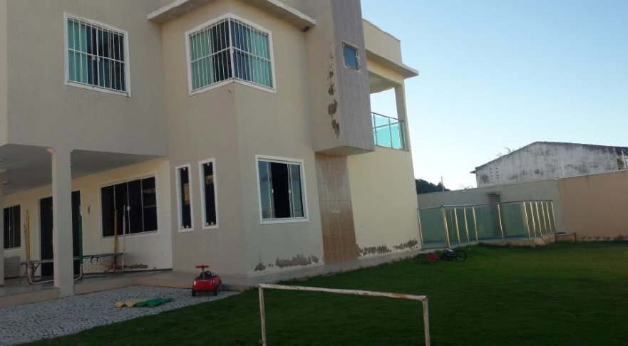 Casa com 5 suítes, piscina e 1.087m² de área total