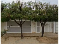 Casa com 249m², 2 quartos, ocupada, ideal para investimento