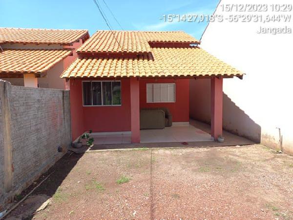 Casa com 1 quarto, 1 banheiro, sala, cozinha e 1 vaga de garagem