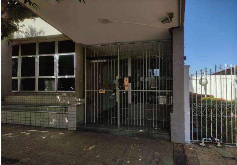 Apartamento com 3 quartos, 2 banheiros e 1 vaga, 246m² construídos, ocupado