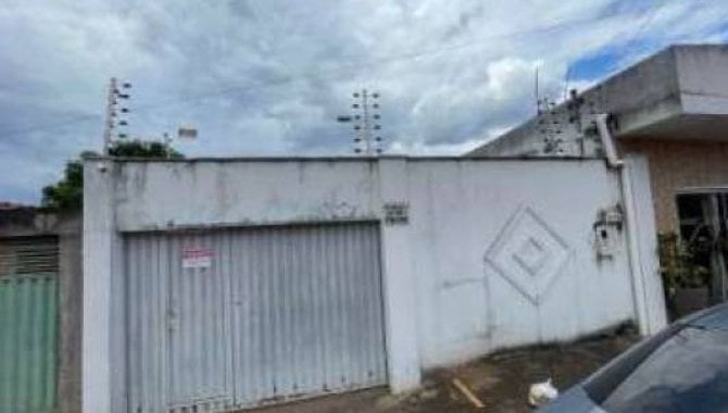 Casa Ocupada com 3 Quartos e 222 m² de Área Construída