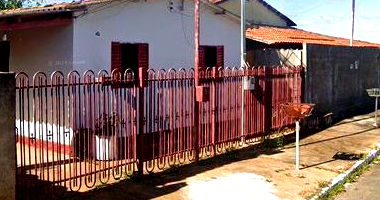 Casa residencial 3 quartos, 1 banheiro, 102,30m² construída, ocupada
