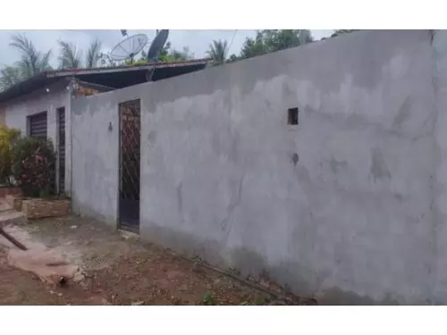 Casa ocupada com 1 vaga e 219,82 m² construídos