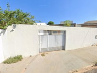 Casa com 2 quartos, 1 suíte, 1 vaga de garagem, 80m² construídos, ocupada
