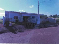 Terreno urbano com duas casas conjugadas, 300m²