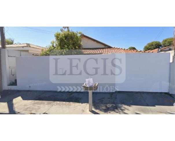 Casa com 70m² de construção em lote de 300m²