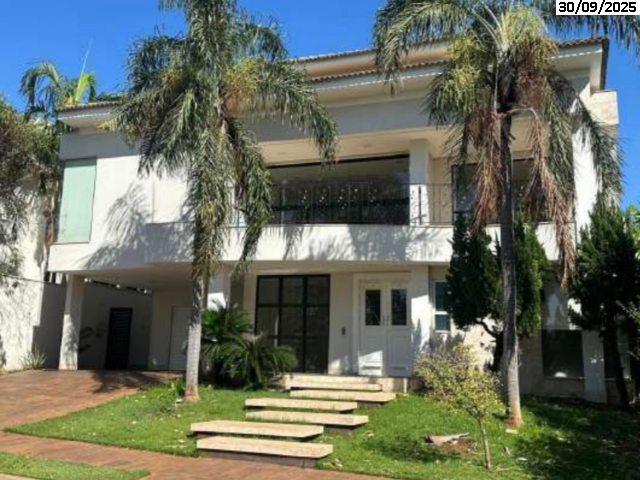 Sobrado alto padrão com 5 quartos e piscina