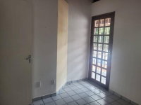 Casa desocupada de 3 quartos e 3 banheiros com 110,7 m²