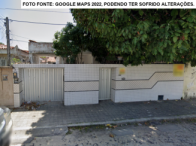 Casa com 3 quartos, 100m², terreno 363m², precisa de reparos