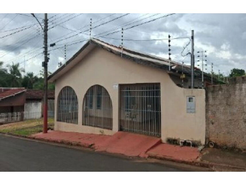 Casa com 3 quartos, 2 banheiros, 224,58m² construída, imóvel ocupado