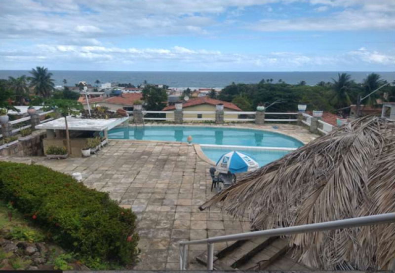 Casa Grande com Piscina e Área de Lazer em Cabo de Santo Agostinho