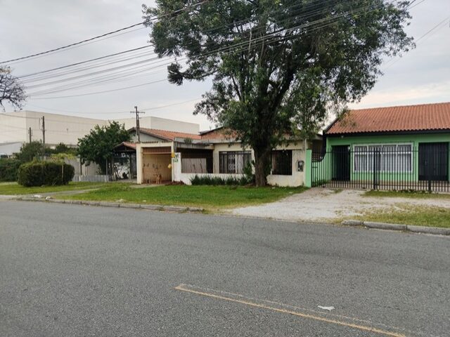 Lote com Casa Residencial em Curitiba - Jardim Botânico