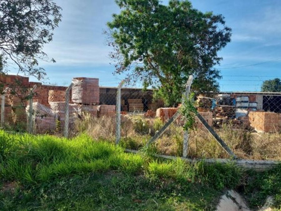Terreno de 570 m² com estrutura metálica em Padre Nóbrega