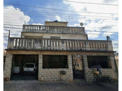 4 casas ocupadas em terreno de 379,20 m²