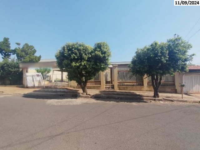 Casa com 214,41m² e terreno de 360m², desocupada